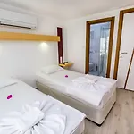 Hotel Defne 3*