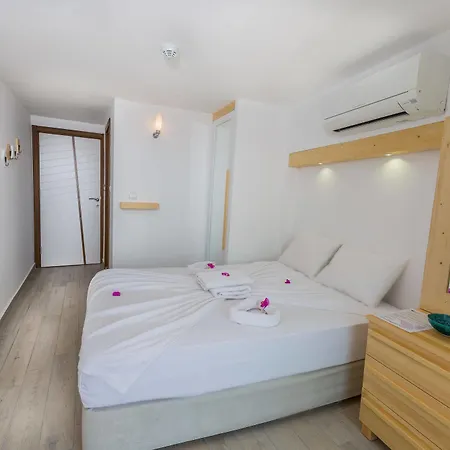 Defne Hotel 3*